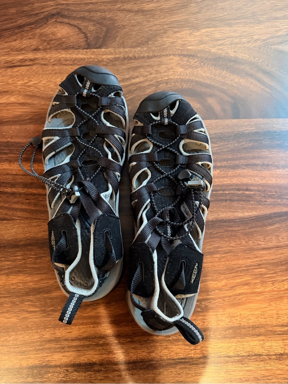 Keen women’s exercise outdoors Sandals Black Size 10
